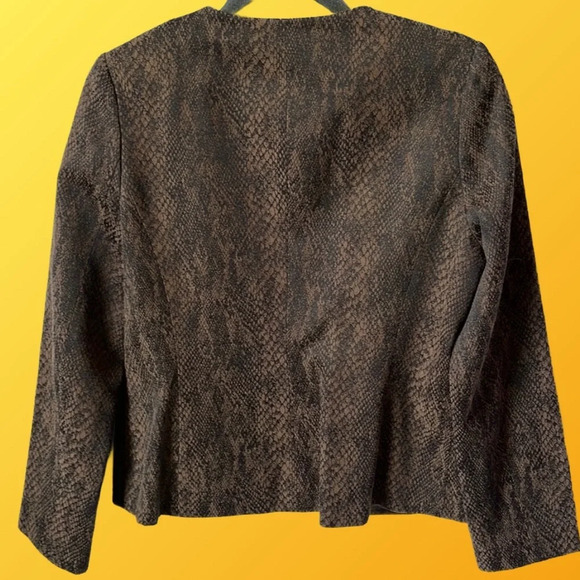 Dana Buchman Faux Leather Reptile Print Jacket. Size 8 - Picture 2 of 4